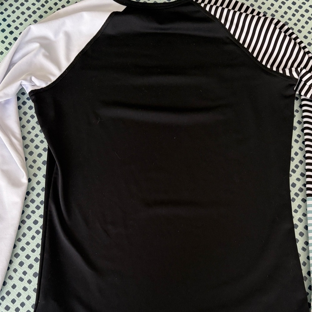 Vintage Roxy Rash Guard - Picture 5 of 5